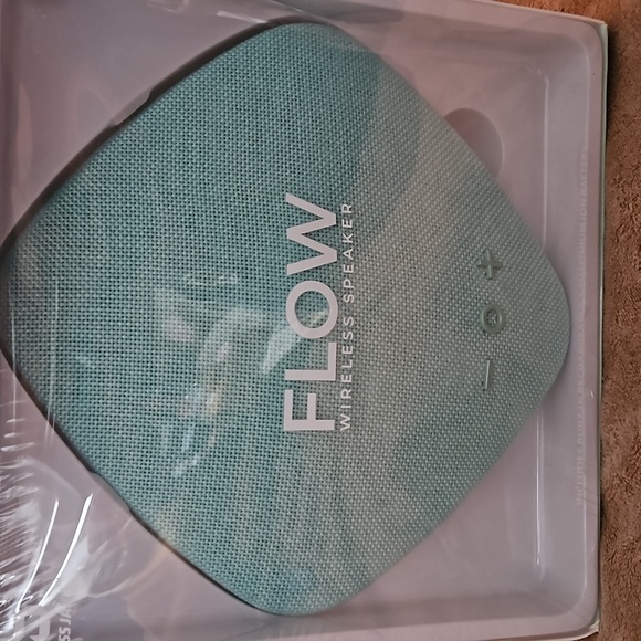 Flow wireless speaker - Picture 2 of 2